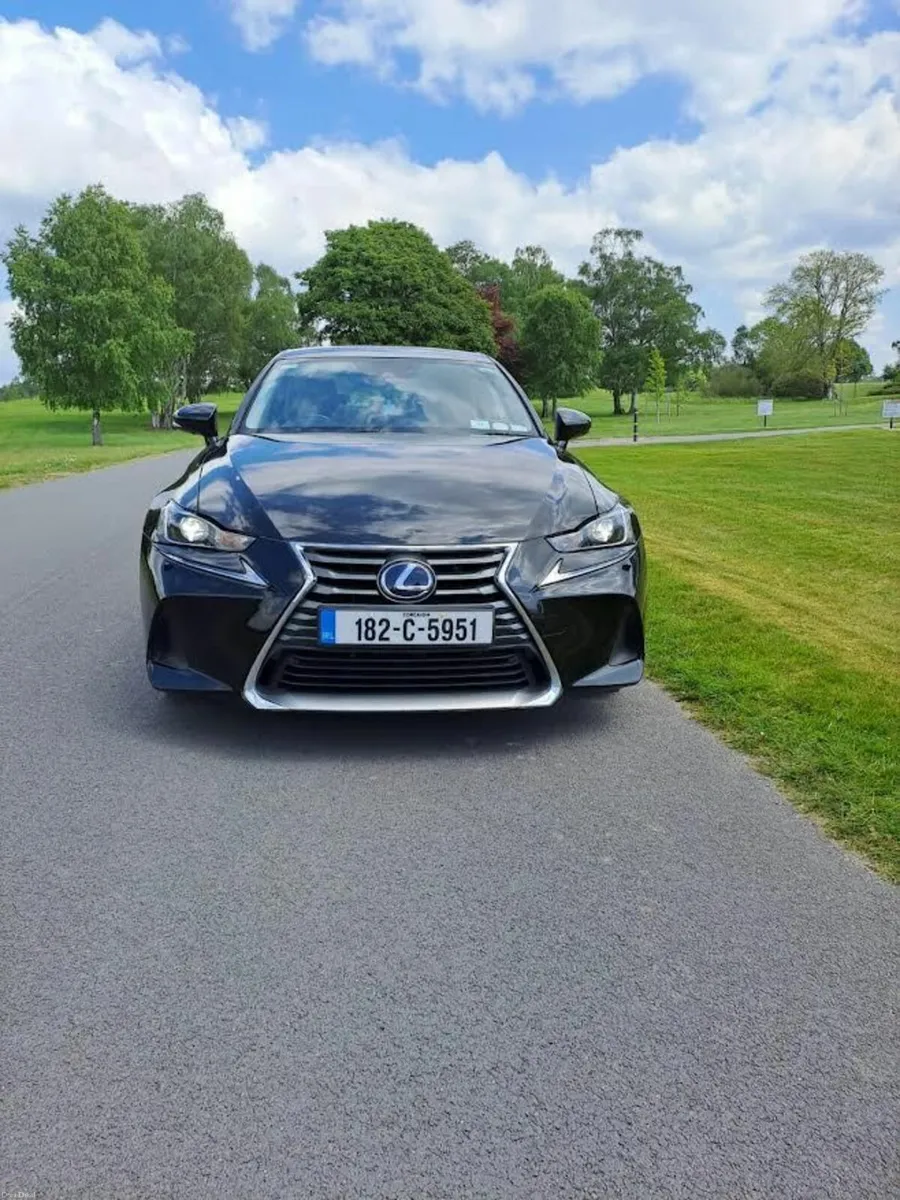 Lexus IS300  HYBRID 2018 - Image 2