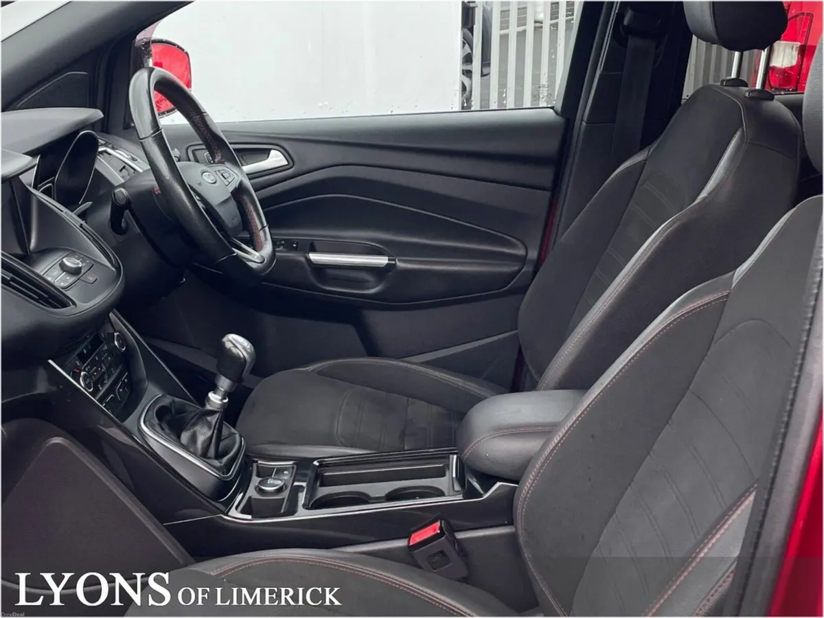 Ford Kuga 1.5TDCi 120PS FWD ST-Line + Sunroof - Image 3