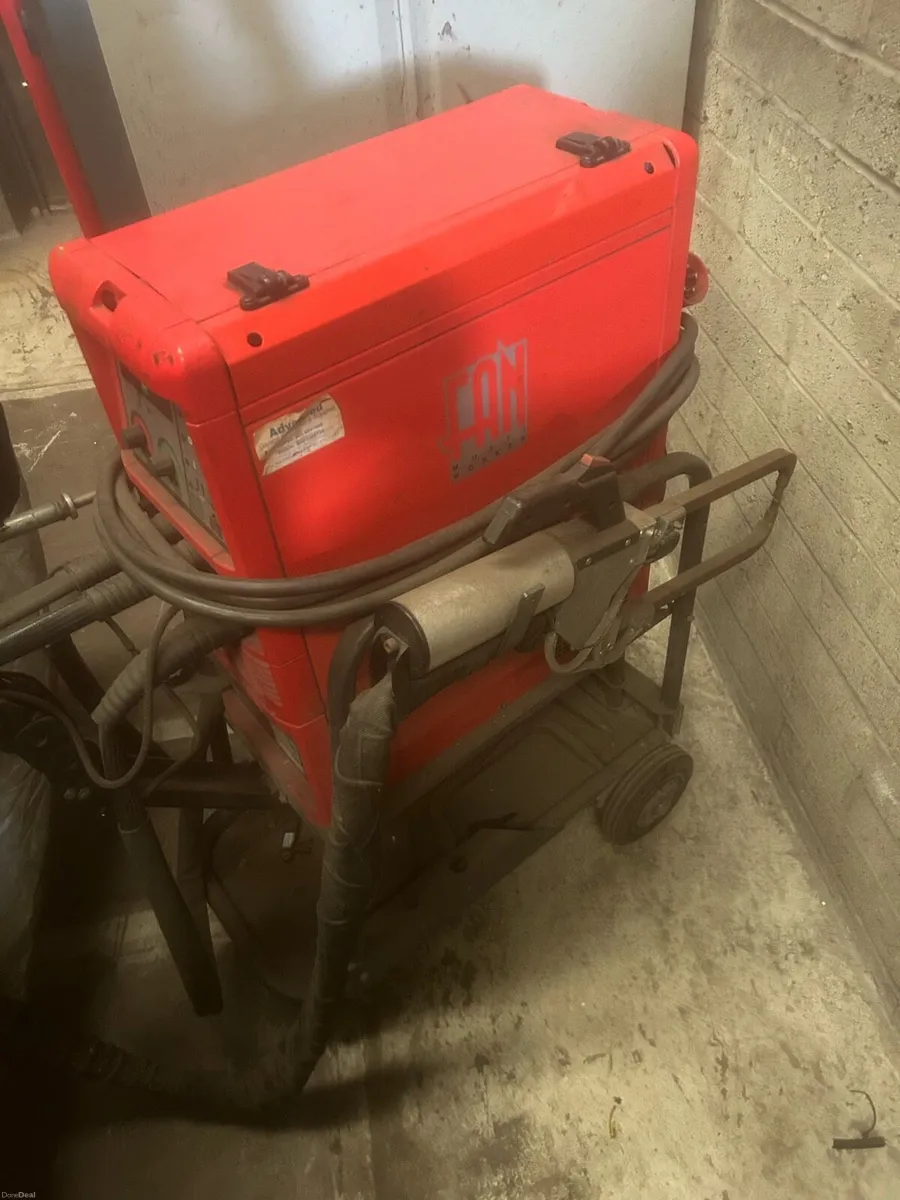 Garage equipment - Image 2