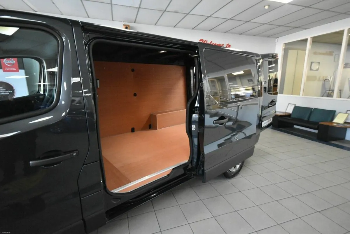 Nissan Primastar Premium model. LWB 130hp @ Cabra - Image 5