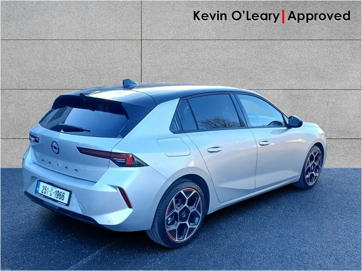 Opel Astra GS 1.2 Turbo 130PS 6 Speed - Image 4