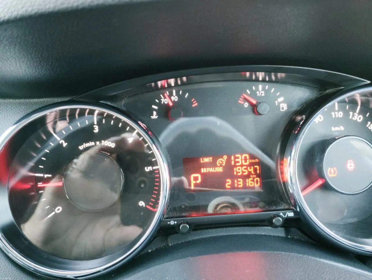 Peugeot automatic 7seeter last price drop - Image 1