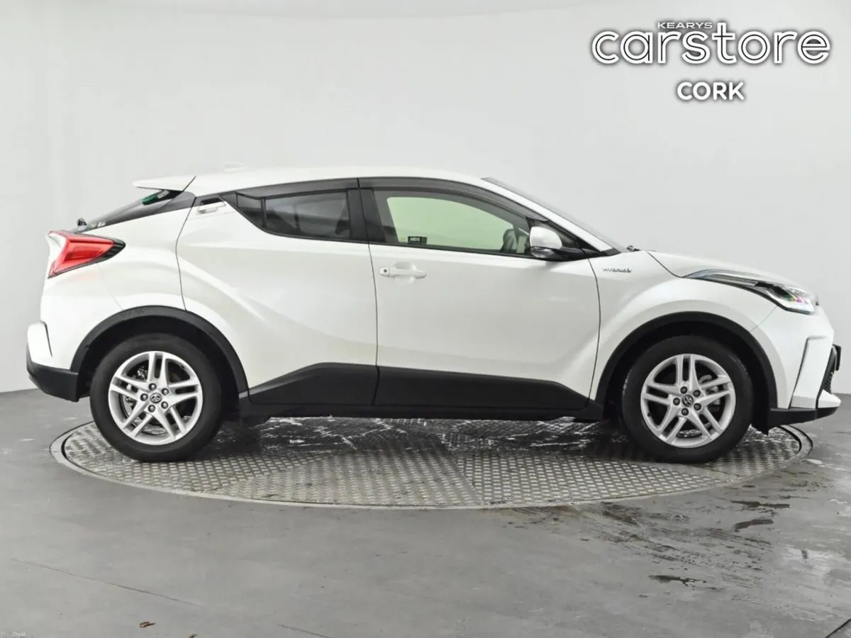 Toyota C-HR 1.8 HYBRID Auto - Image 2