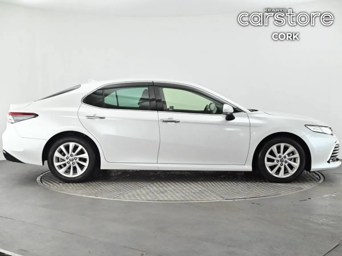 Toyota Camry 2.5 Hybrid Auto - Image 3