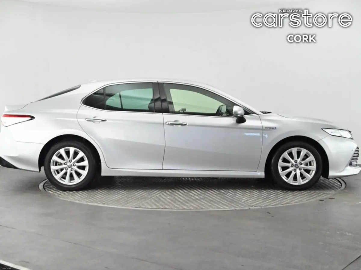 Toyota Camry 2.5 Hybrid Auto - Image 3
