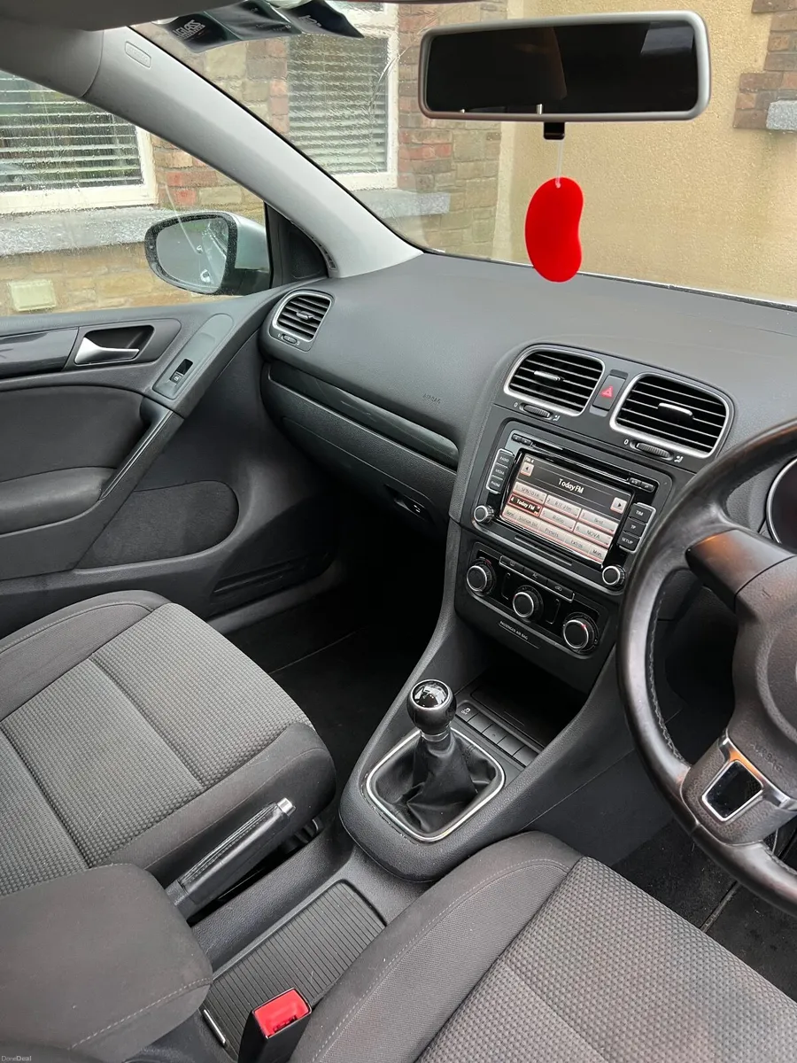 Volkswagen Golf 2011 - Image 4