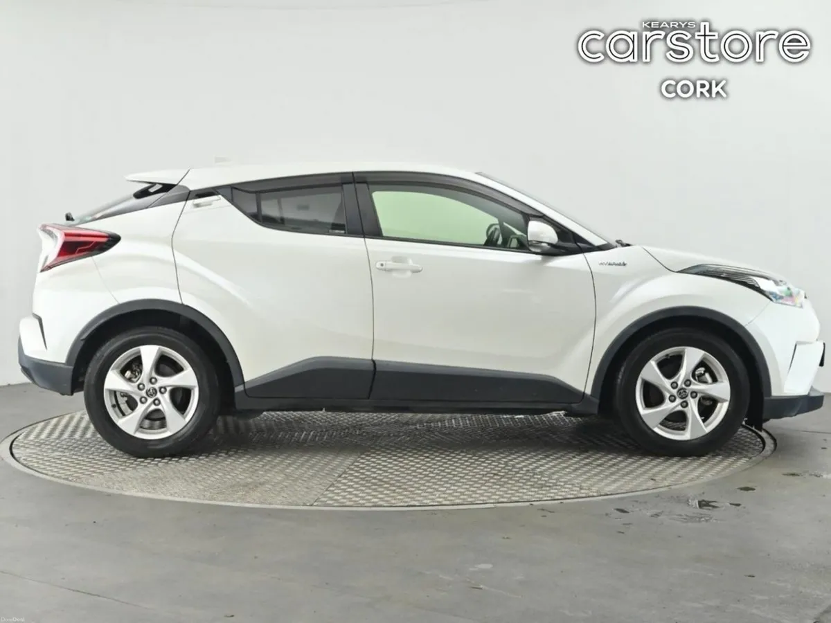 Toyota C-HR 1.8 HYBRID Auto - Image 3