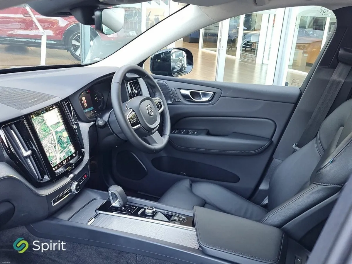 Volvo XC60 T6 Recharge AWD Dark Plus  Recharge T6 - Image 3