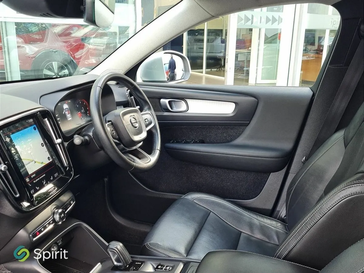 Volvo XC40 2.0D AUTO  AWD  MOMENTUM - Image 3