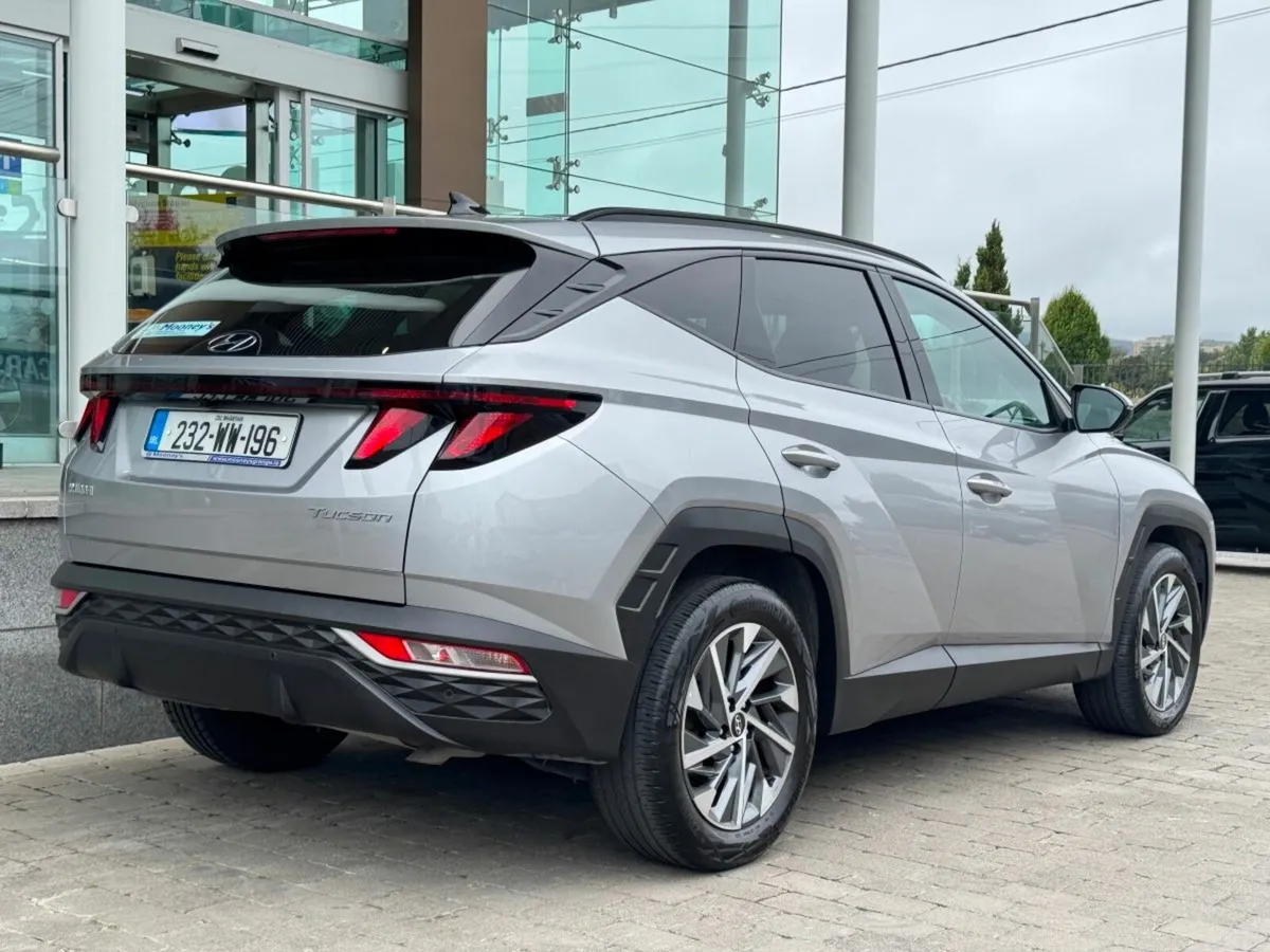 Hyundai Tucson 2WD Executive, Black Leather - Image 4
