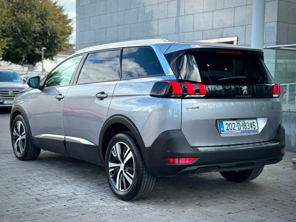 Peugeot 5008 1.2 PureTech 130bhp Allure - Image 3