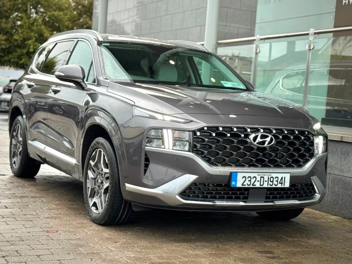 Hyundai Santa Fe 1.6 PHEV 4WD Executive Plus Auto - Image 3