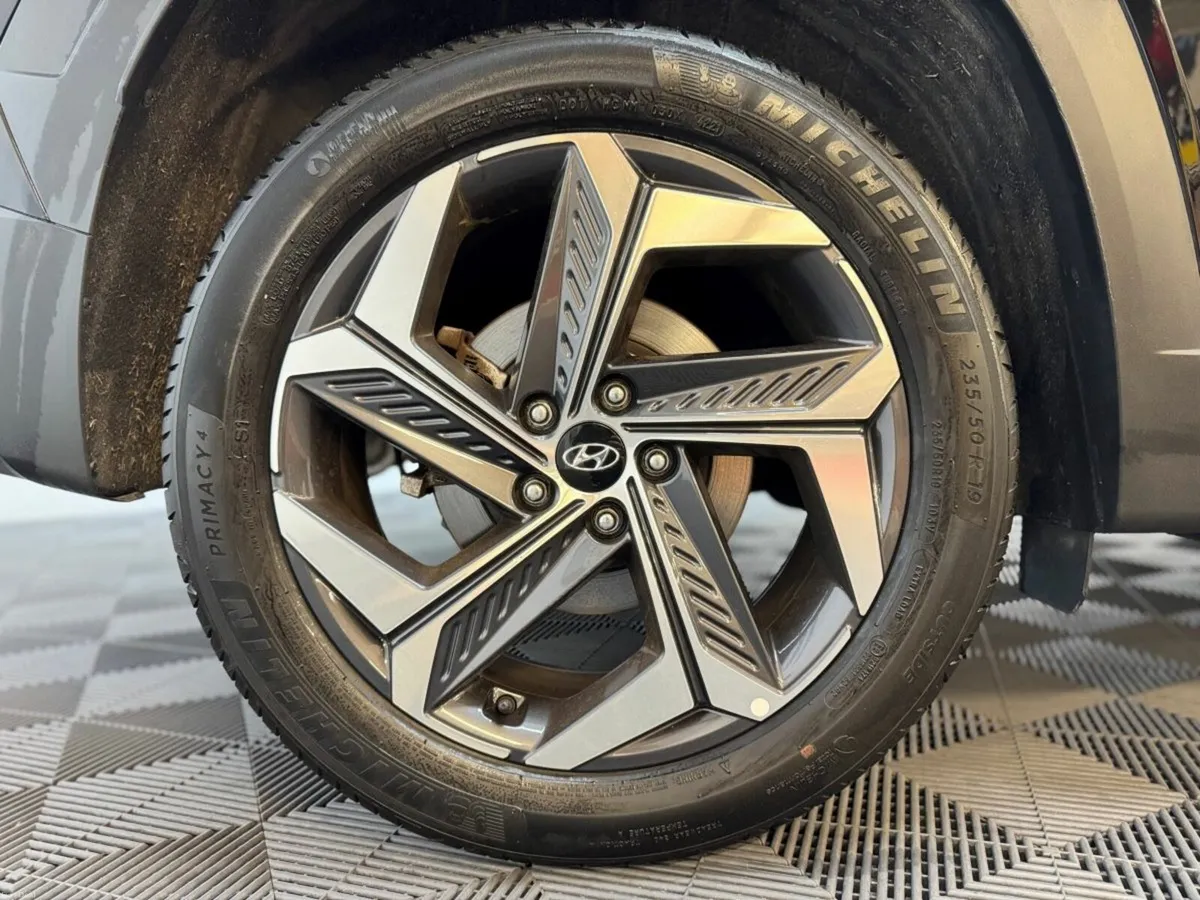 Hyundai Tucson 2WD Executive Plus HEV Auto, Grey L - Image 4