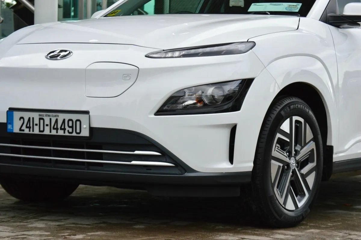 Hyundai KONA Kona EV Executive 39 kWh Electric Val - Image 4