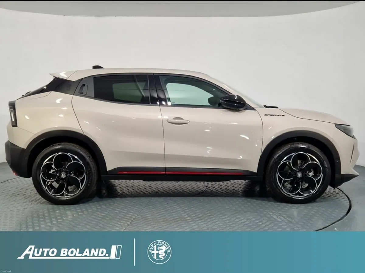 Alfa Romeo Junior ELETTRICA Speciale Tech & Interi - Image 5