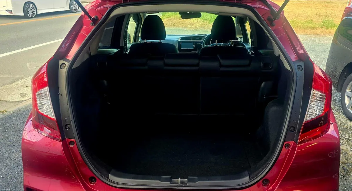 HONDA FIT 1.3  PTEROL LOW MILEAGE HIGH SPECS - Image 4