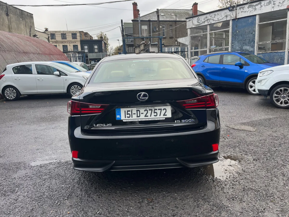Lexus IS 300H 2015 - Image 4