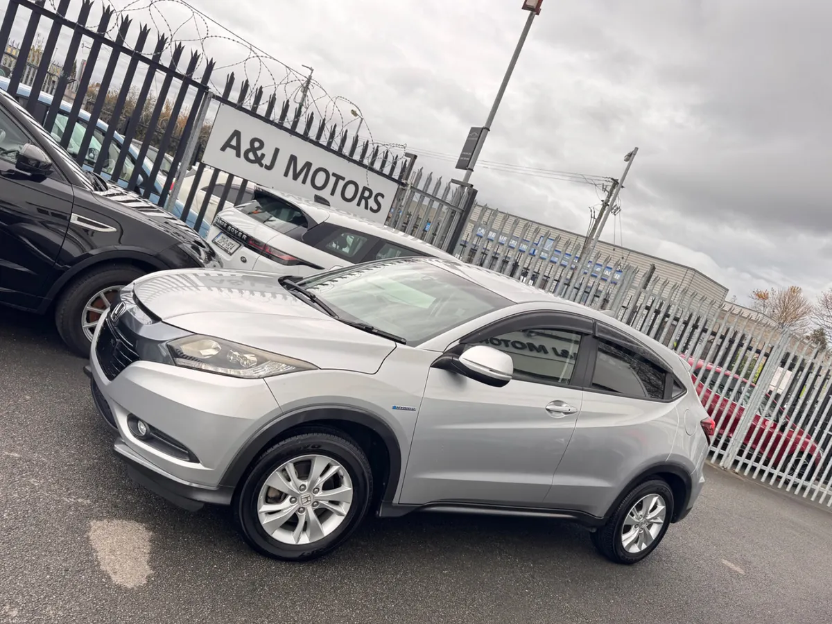 2014 HONDA VEZEL 1.5 Hybrid - Image 3