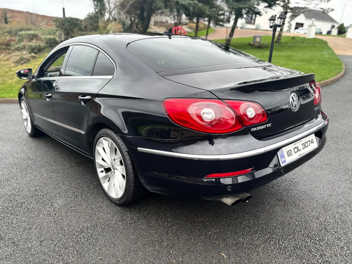 Volkswagen Passat 2012 - Image 2