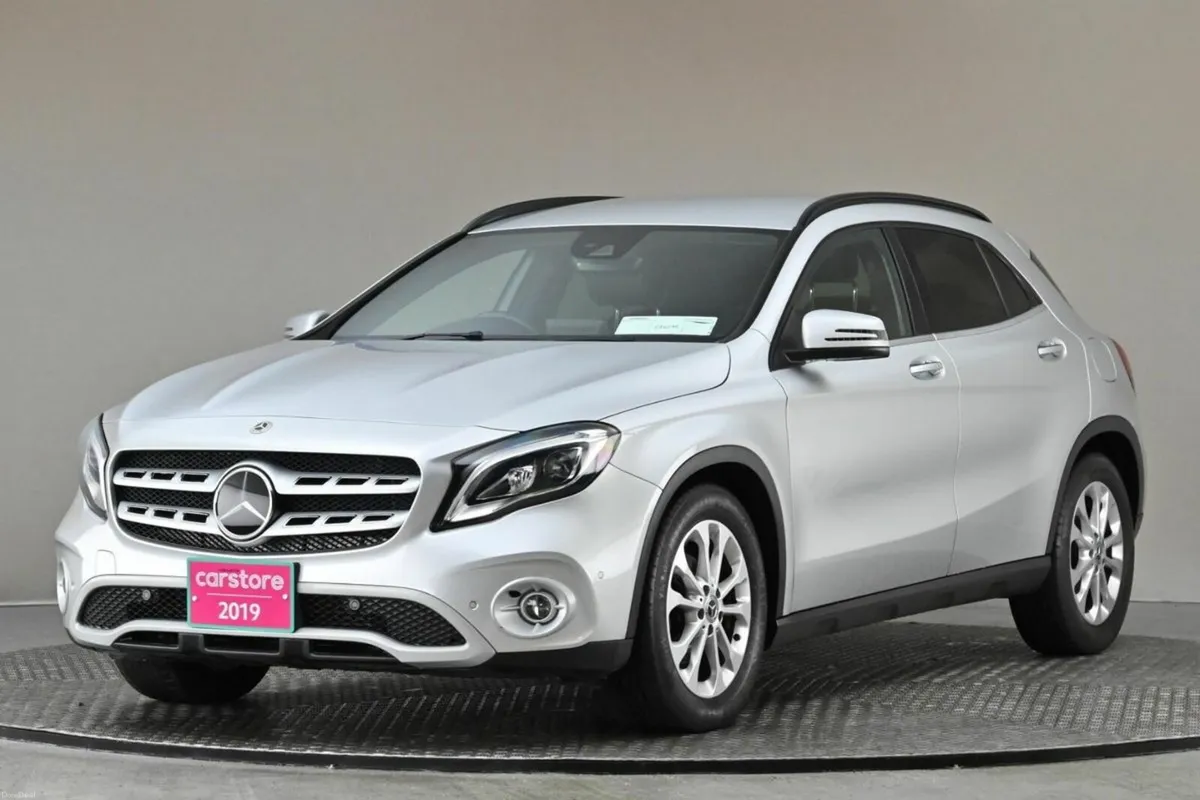 Mercedes-Benz GLA GLA 180 **POWERED TAILGATE**HALF - Image 3