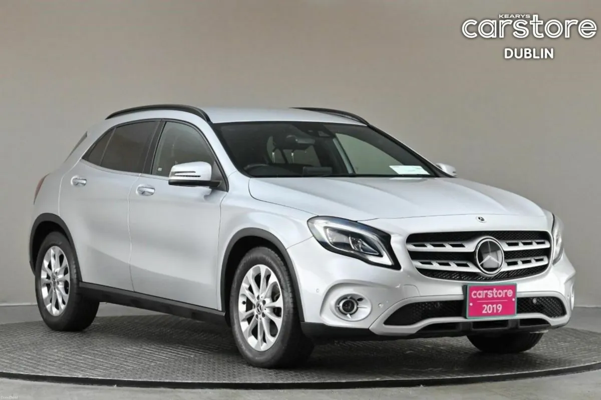 Mercedes-Benz GLA GLA 180 **POWERED TAILGATE**HALF - Image 1