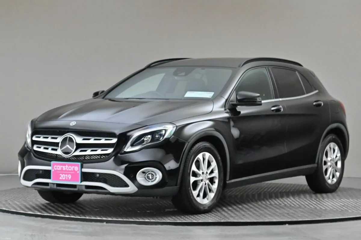 Mercedes-Benz GLA GLA 180 **POWERED TAILGATE**HALF - Image 4
