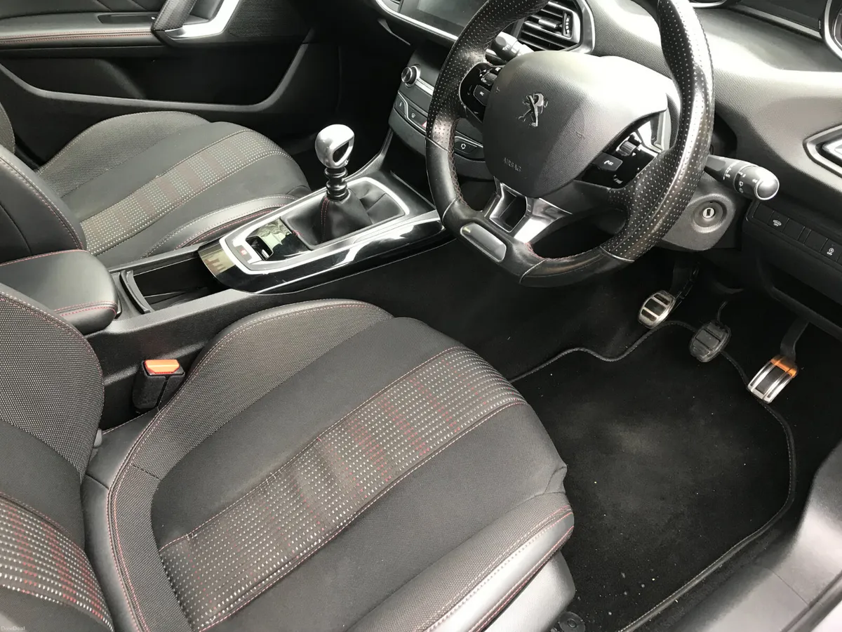 191 Peugeot 308 GT Line puretech 1.2 petrol - Image 6