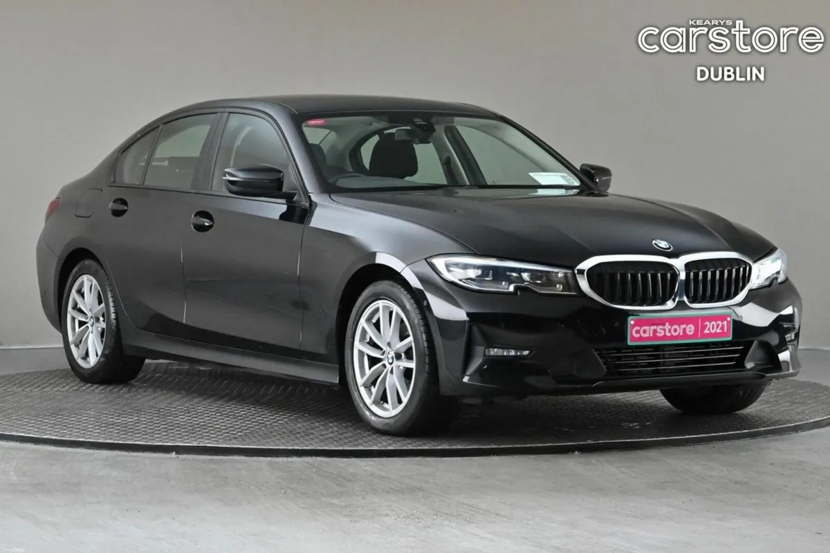 BMW 3-Series 318i SE 2.0 3SBT 4DR**ALLOYS**PARKING - Image 1