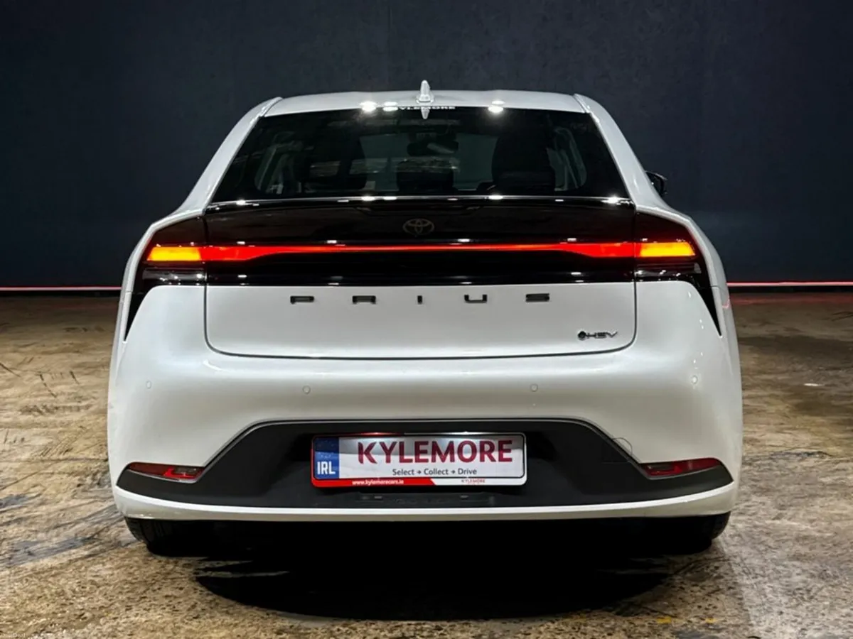 Toyota Prius 1.8 AUTOMATIC HYBRID - APPLE CAR PLAY - Image 4