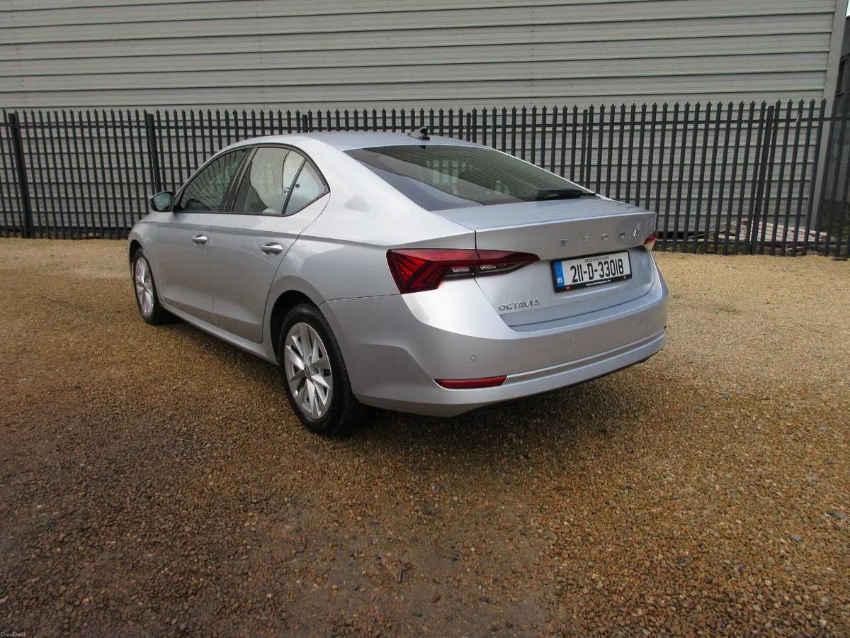 2021 Skoda Octavia 2.0 TDI AMBITION - Image 4