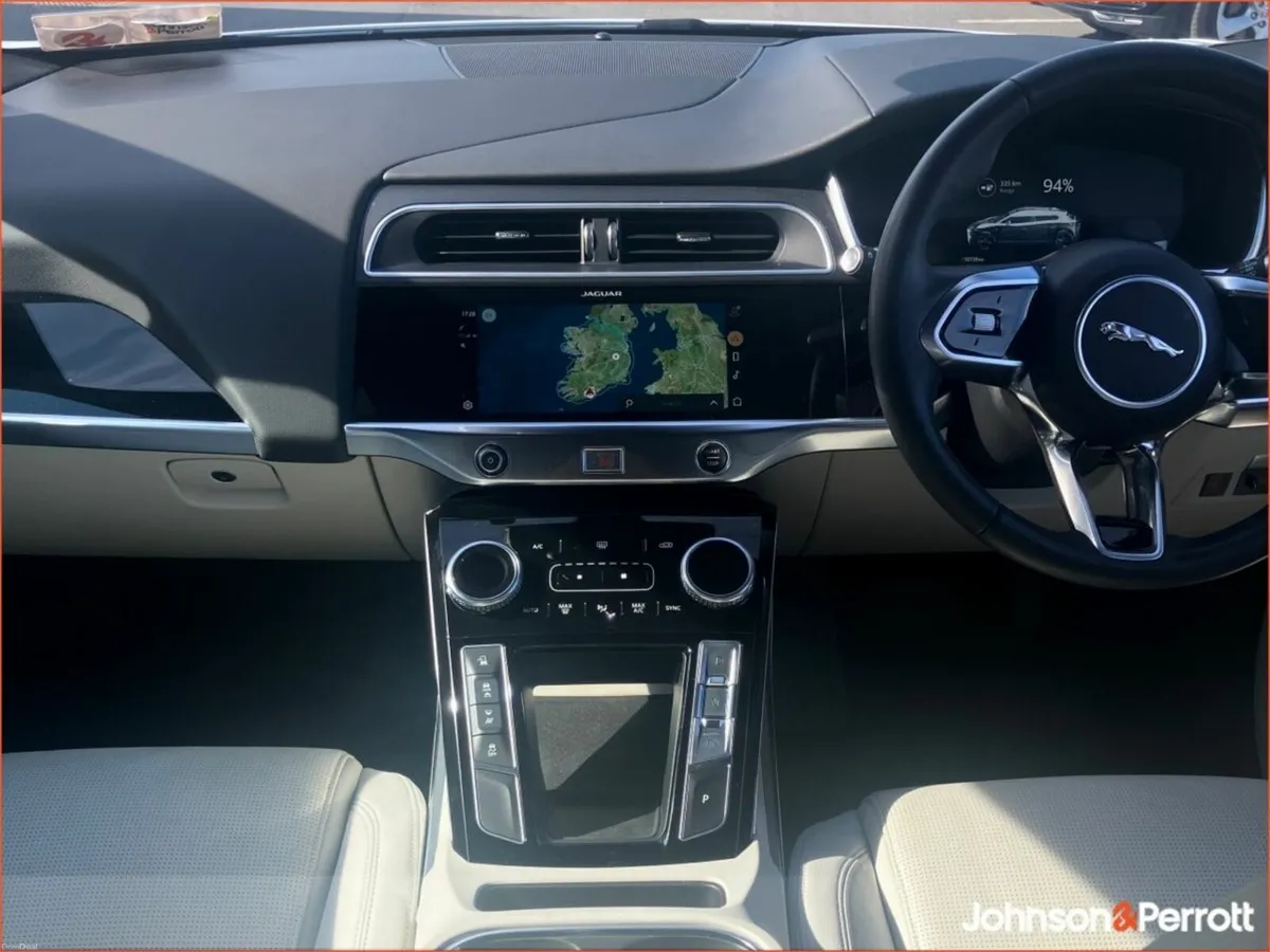 Jaguar I-Pace EV400 90 kWh Black Edition AWD - Image 4