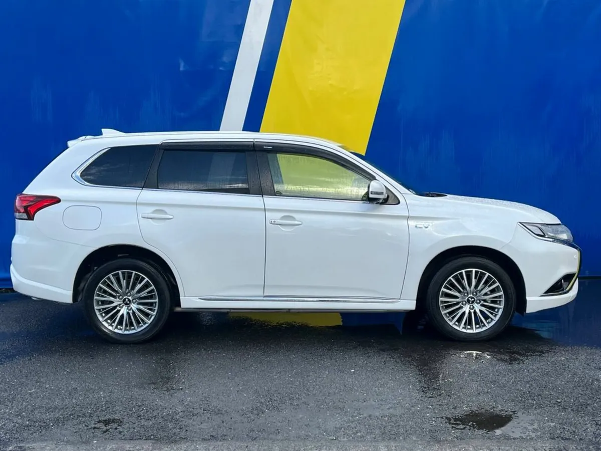 Mitsubishi Outlander 4WD 2.0 PLUG-IN HYBRID AUTO / - Image 2