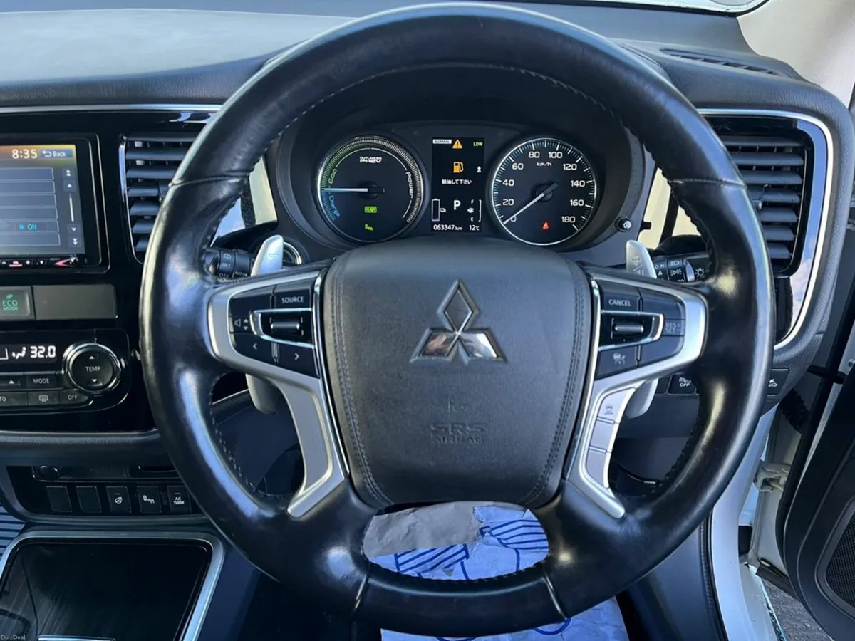 Mitsubishi Outlander 4WD 2.0 PLUG-IN HYBRID AUTO / - Image 4