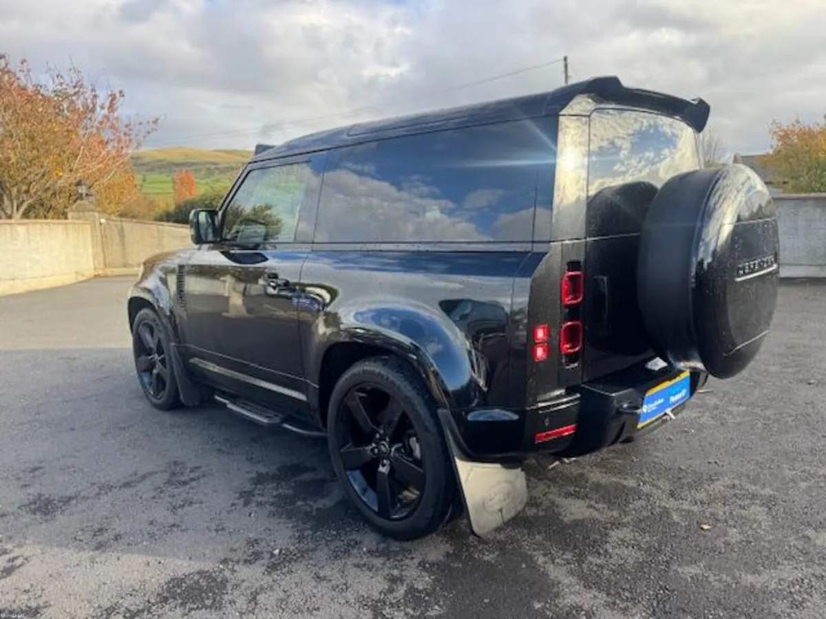 Landrover Defender 3.0 250PS X-Dynamic HSE 90 - Image 5