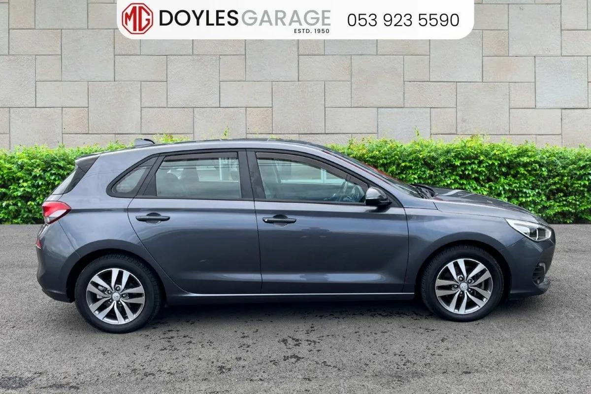 Hyundai i30 Diesel Deluxe Auto - Image 2