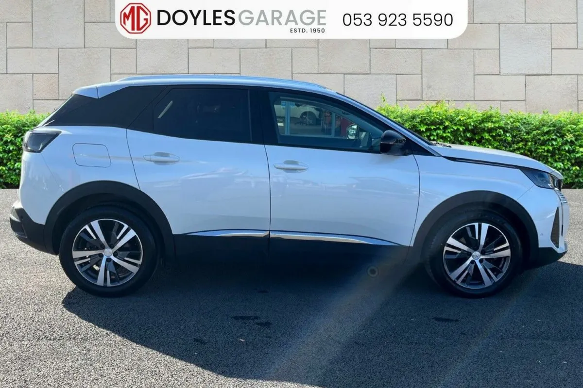 Peugeot 3008 Allure1.5 Blue HDi 130bhp - Image 2