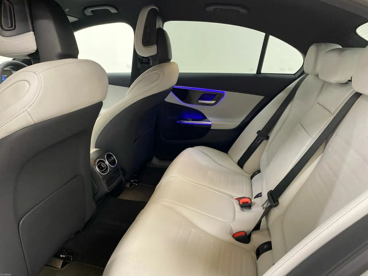 Mercedes-Benz C-Class C 200 d AMG LINE PLUS *MANUF - Image 4