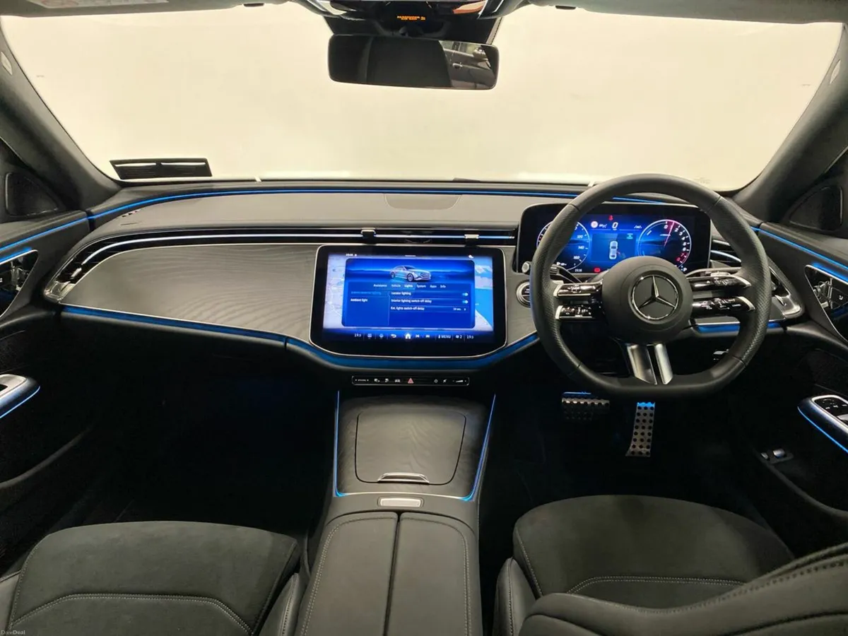 Mercedes-Benz E-Class E 300 e PHEV AMG AUTO, Rever - Image 4