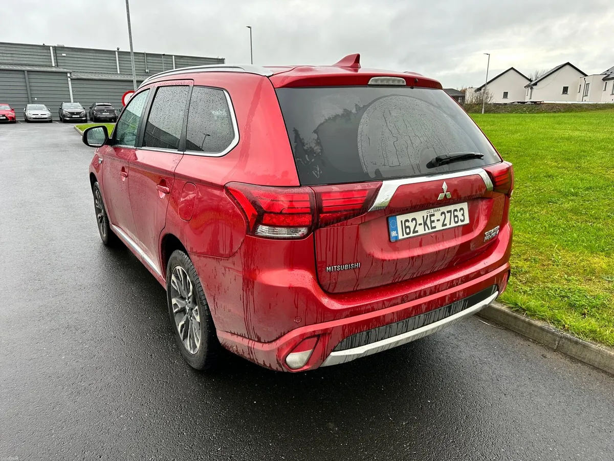 16 Mitsubishi Outlander PHEV, Auto, 4WD, Hybrid - Image 5