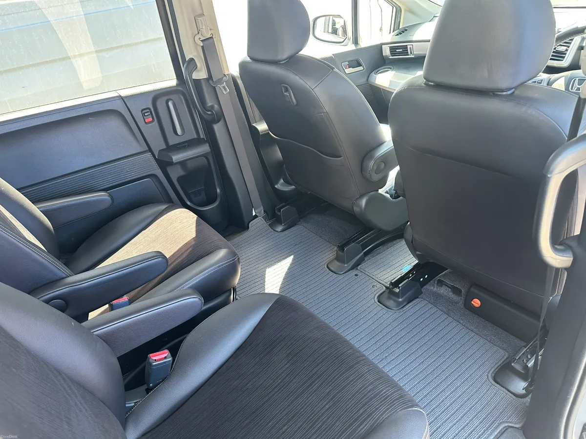 Automatic 6 seater hybrid - Image 6