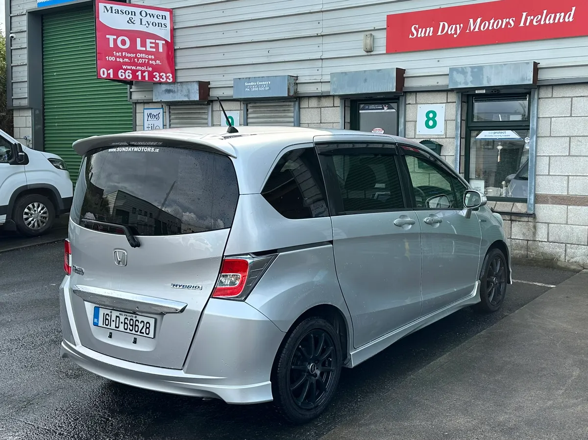 Automatic 6 seater hybrid - Image 2