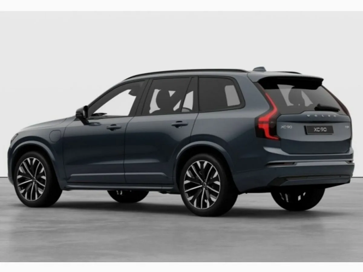 Volvo XC90 T8 PHEV Plus Dark - Image 3