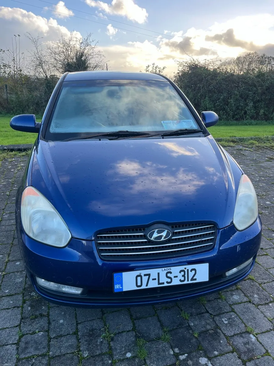 **07 Hyundai Accent** - Image 1