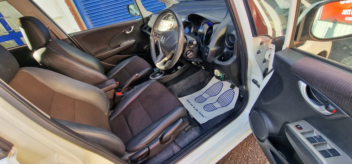 Honda fit Hybrid high spec - Image 5