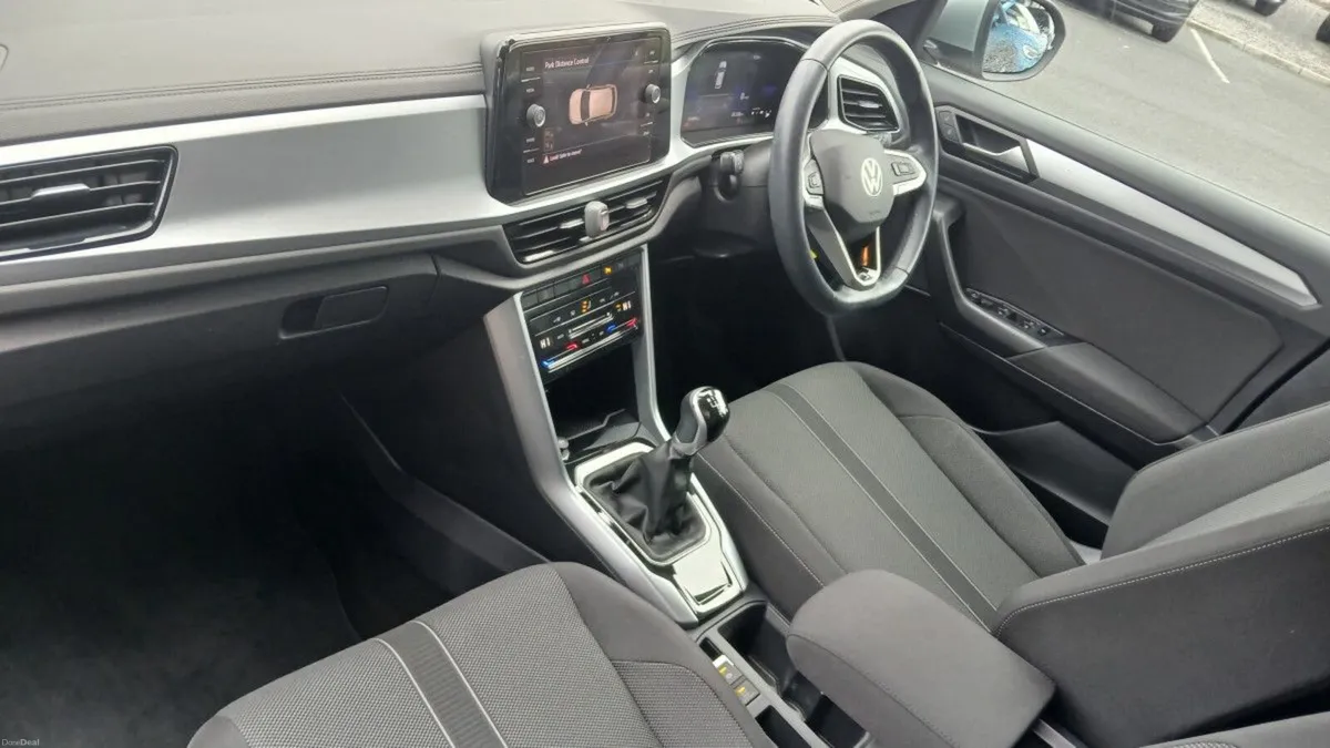 Volkswagen T-Roc Life 1.0 TSI 110HP ** REAR VIEW C - Image 3