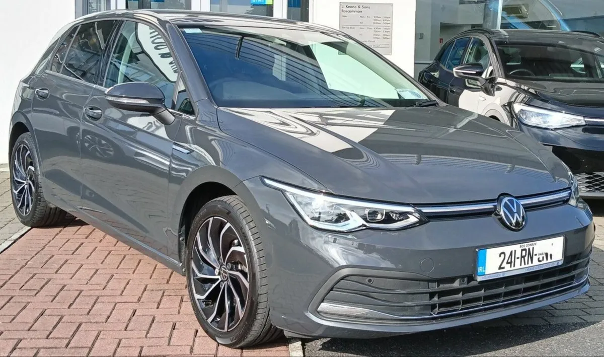 Volkswagen Golf Style 2.0 TDI 115HP *AUTOMATIC, RE - Image 1