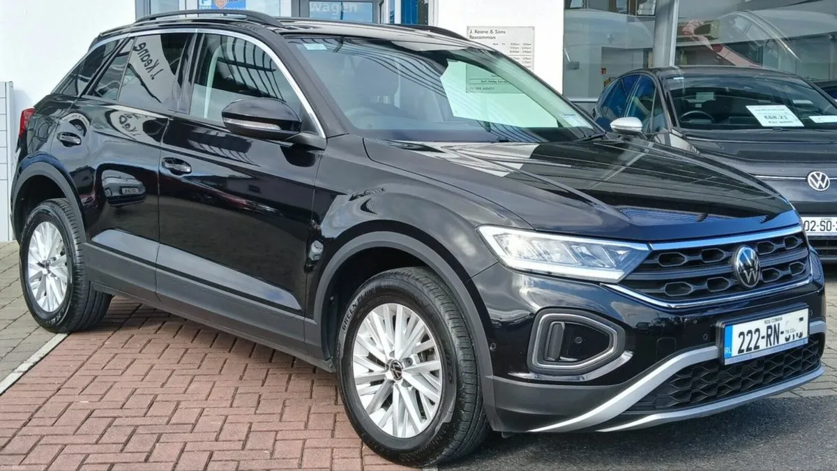 Volkswagen T-Roc Life 2.0 TDI 116HP **PARKING SENS - Image 1