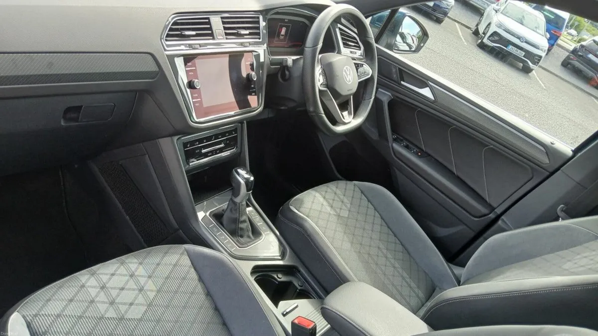Volkswagen Tiguan R-Line 2.0 TDI 150HP **AUTOMATIC - Image 3