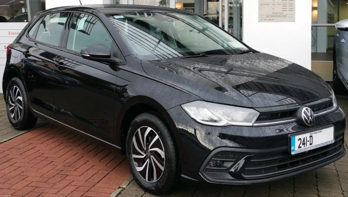 Volkswagen Polo Life 1.0 TSI 95HP **REARVIEW CAMER - Image 1