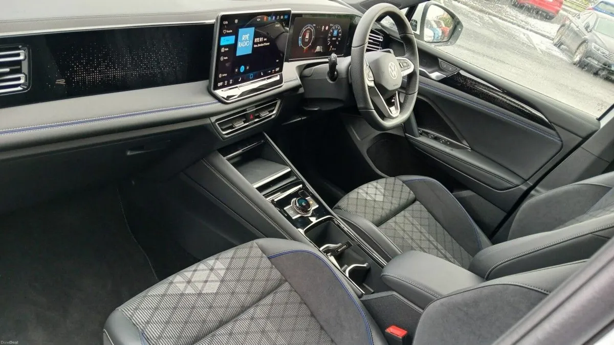 Volkswagen Tiguan R-Line 2.0 TDI 150HP DSG **HEATE - Image 4